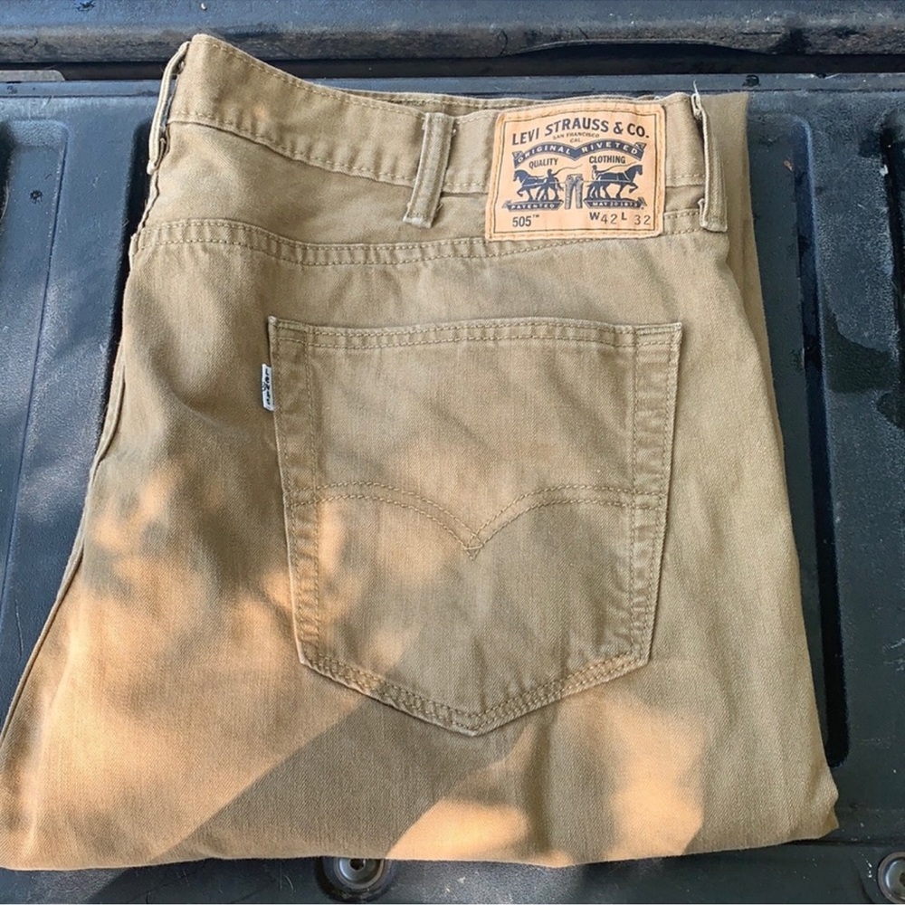 Men Levi pant size 42×32 style 505